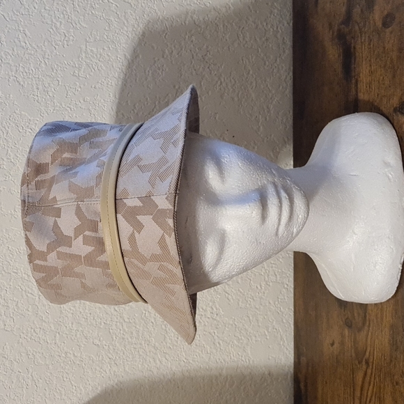 Women's New York & Company Logo Bucket Hat | Great Condition. - Picture 4 of 5